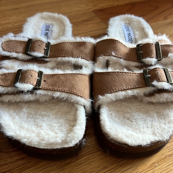 Steve Madden Faux Sherpa Sandal - Picture 4 of 8